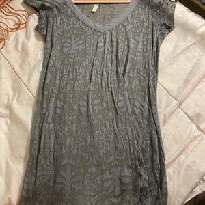 Grey rue21 shirt